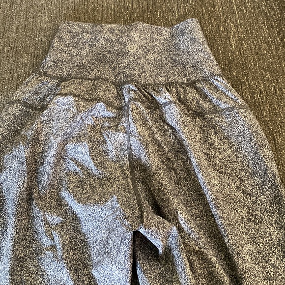 Lululemon high waisted crop pants - Picture 3 of 8